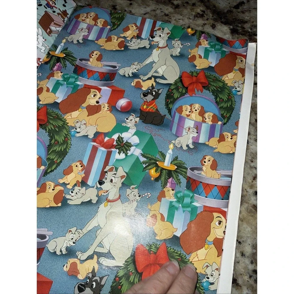 A Disney Christmas‎ Book 6 SectionsLeft Giftwrap  Vtg Wrapping Paper 1992 (5268)